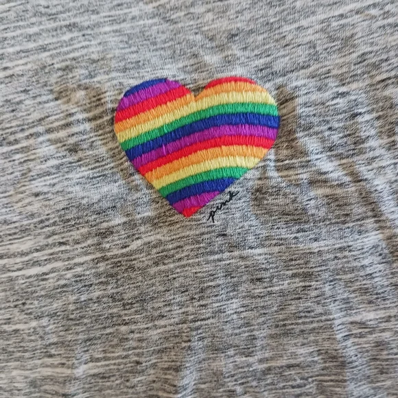 VICTORIA'S SECRET PINK Shirt One Size Embroidered Rainbow Heart Heather Gray - Picture 2 of 5